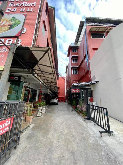 Ratanawong Place 807 Bangkok Luaran gambar